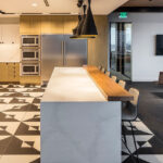 Nordic L-Shape kitchen with Island in Caesarstone 5131 Calacatta Nuvo | 3006